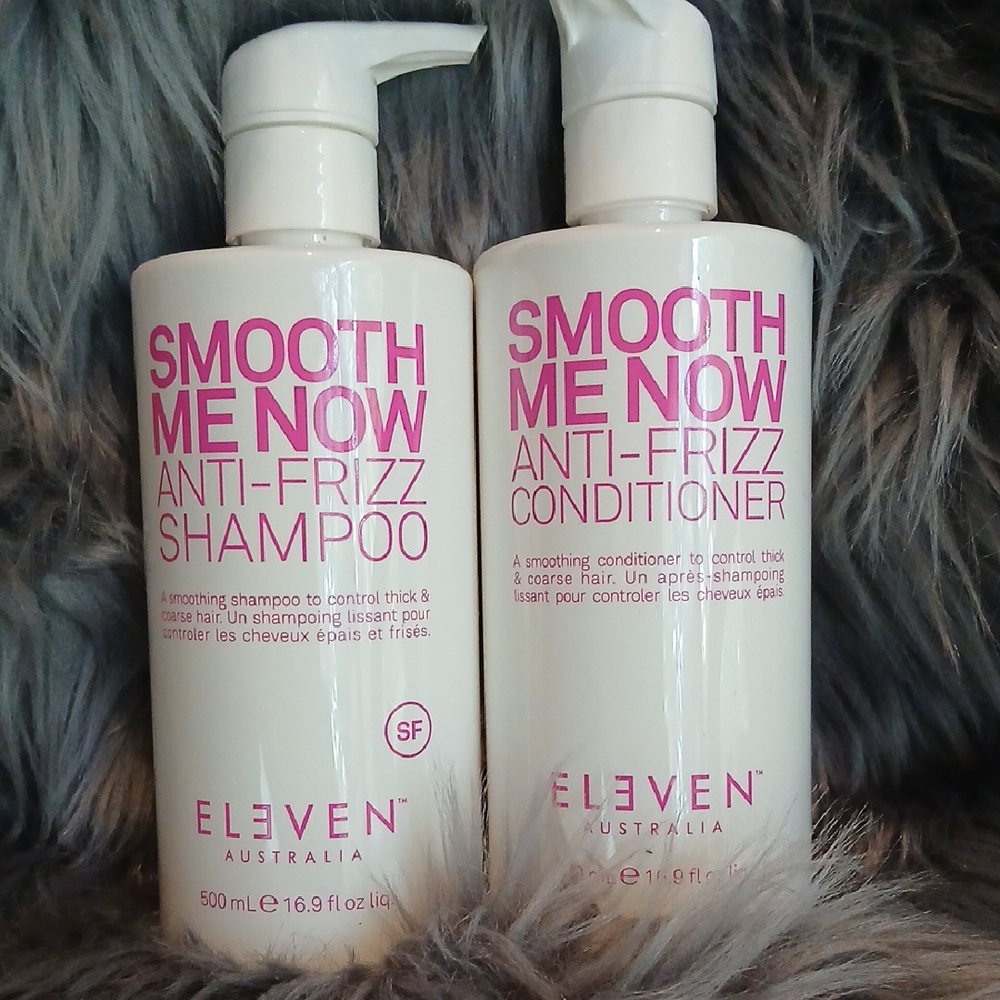 Smooth Me Now Anti-Frizz Shampoo - White